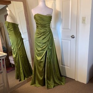 Mac Duggal STRAPLESS EMBELLISHED SWEETHEART NECKLINE SATIN GOWN 2211